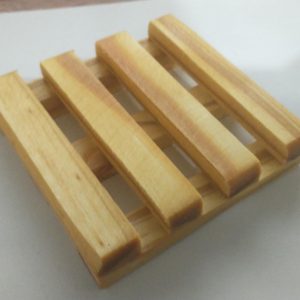 Jabonera 10 x 10 cm en madera curada